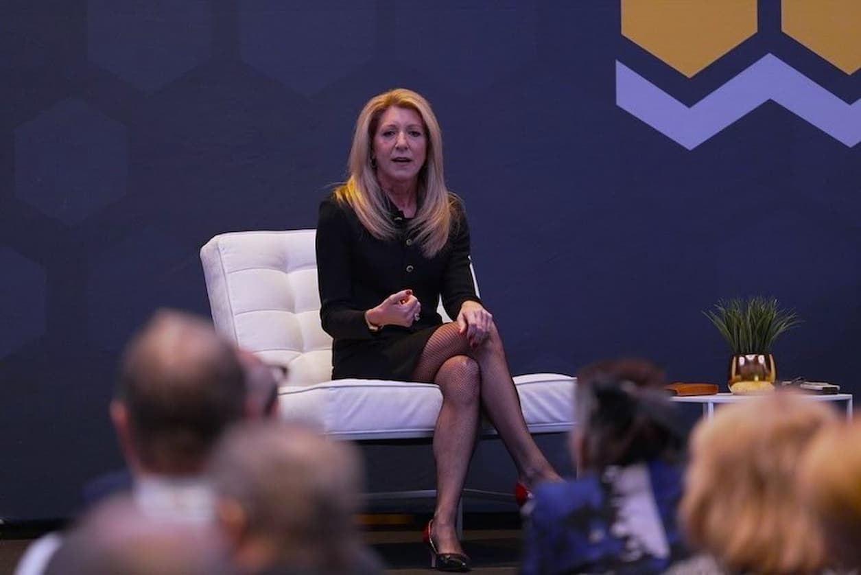 Stephanie Link CNBC Bio-Wiki, Age, Net Worth, Salary, Husband, Height